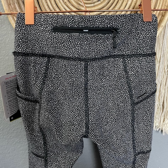 LULULEMON NWT 2 XS Tight Stuff Leggings Pants Fitness Gym workout yoga Pilates - Picture 10 of 12